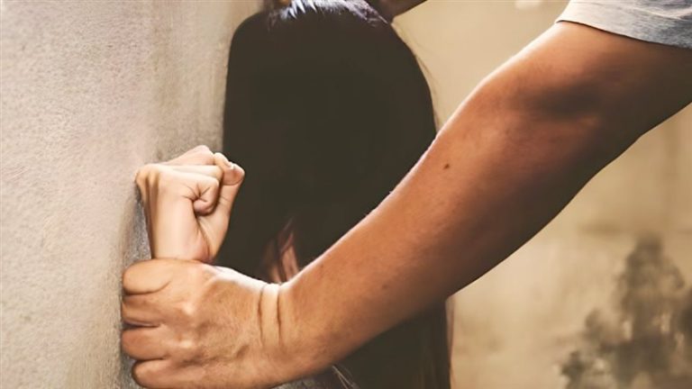 حداد الفيوم يغتصب ابنته المراهقة لمدة شهرين ويبرر جريمته: الأستروكس السبب